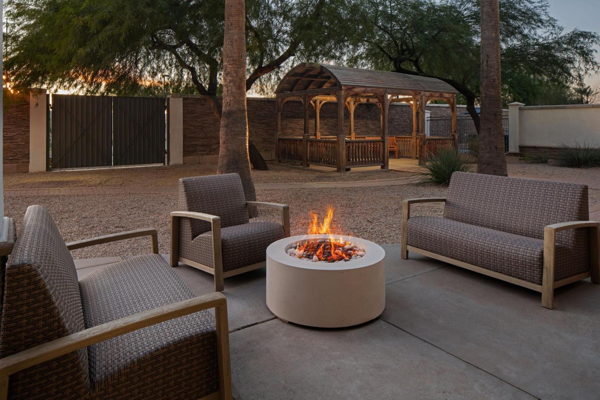 Courtyard By Marriott Phoenix West/Avondale Dış mekan fotoğraf